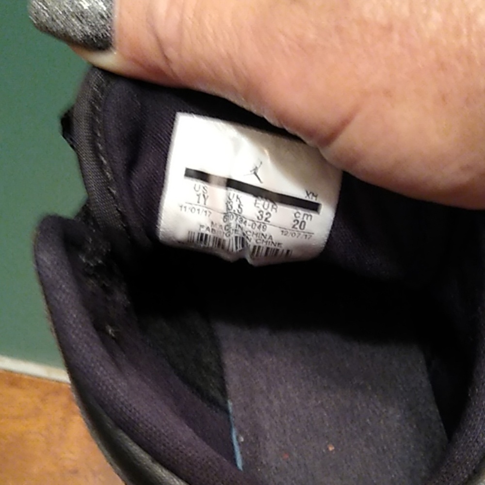 Shoes - Picture 2 of 4